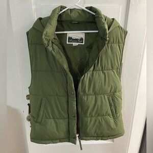 AEO hooded puffer vest
